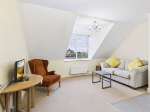 Living area- click for photo gallery